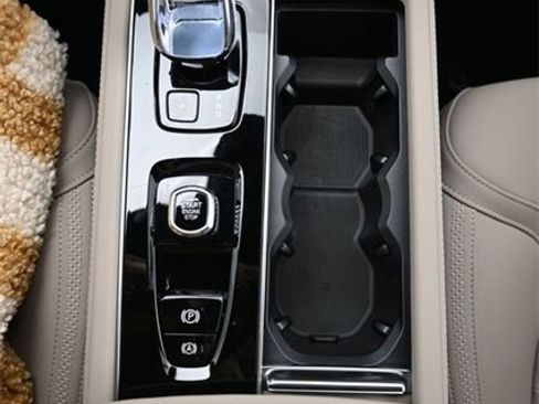 New 2026 Volvo XC90 B6 Plus w/ Protection Package Premier image 11