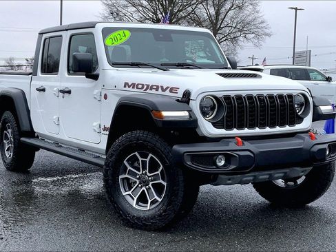 Certified 2024 Jeep Gladiator Mojave w/ Technology Group image 2