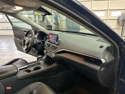 Used 2021 Nissan Altima 2.5 SR w/ SR Premium Package image 43