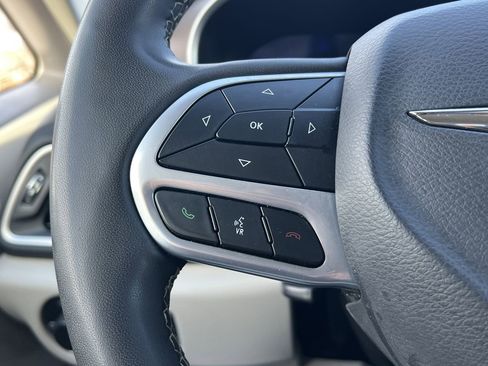 Used 2023 Chrysler Voyager LX image 13