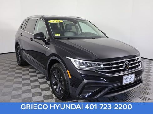 Used 2024 Volkswagen Tiguan SE AWD/4WD image 1