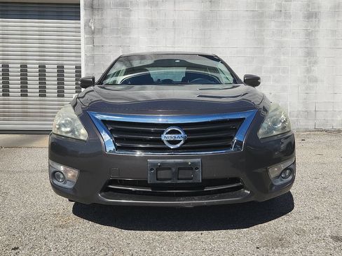 Used 2013 Nissan Altima 2.5 SV w/ 2.5SV Convenience Pkg FWD image 2
