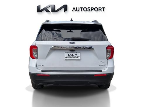 Used 2023 Ford Explorer XLT AWD/4WD image 9