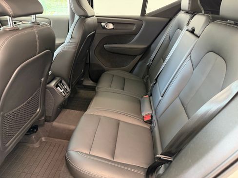 Used 2023 Volvo XC40 B5 Core w/ Convenience Package AWD/4WD image 23