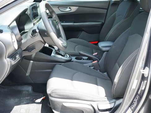 Used 2021 Kia Forte LXS FWD image 8