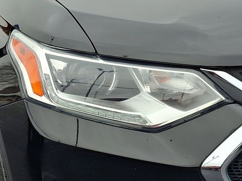 Used 2021 Chevrolet Traverse LT image 8