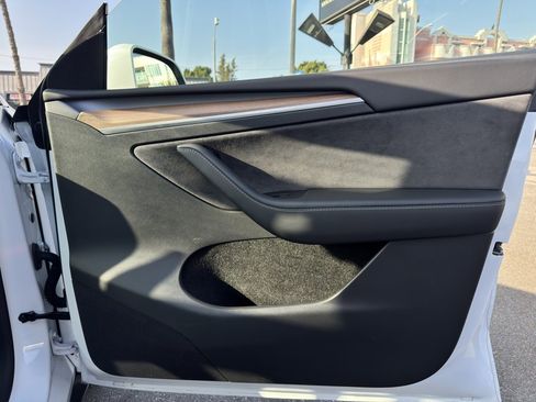 Used 2024 Tesla Model Y Long Range image 28