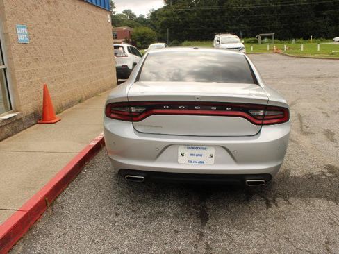 Used 2022 Dodge Charger SXT w/ Leather Interior Group RWD image 5