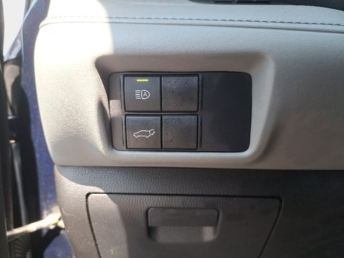 Used 2020 Toyota Highlander XLE AWD/4WD image 27