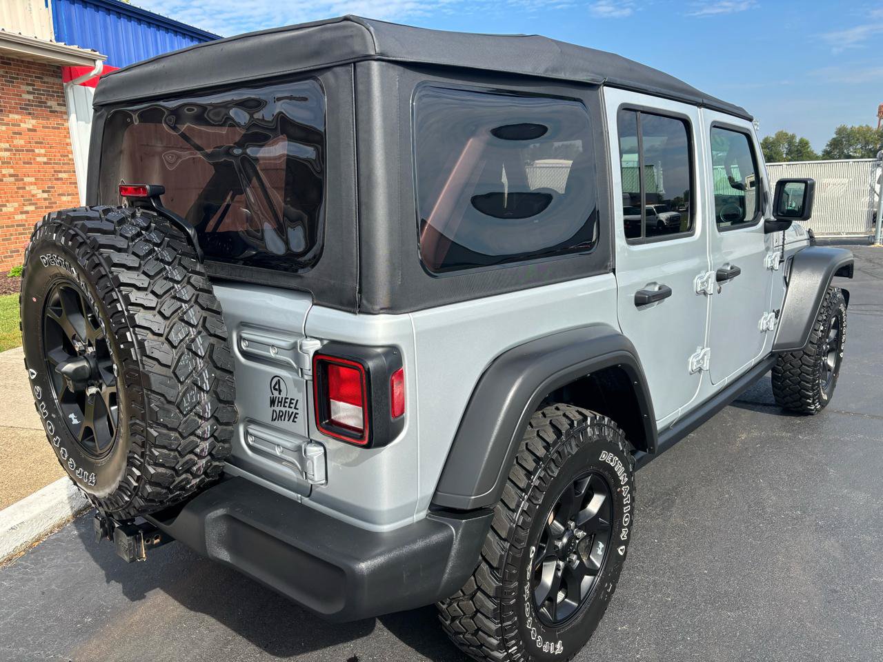 Used 2023 Jeep Wrangler Unlimited Sport AWD/4WD image 3