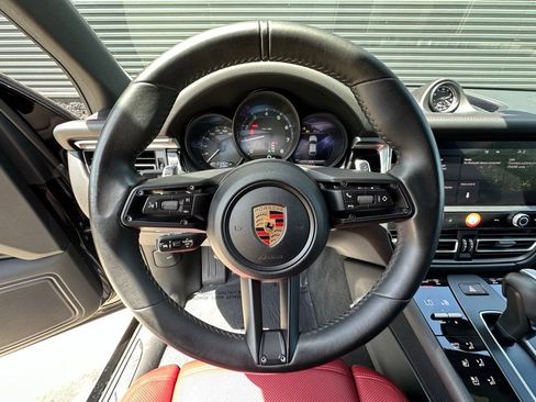 Certified 2023 Porsche Macan AWD/4WD image 16