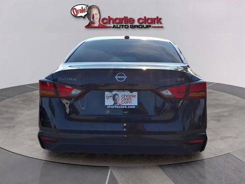 Used 2024 Nissan Altima 2.5 SV image 4