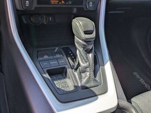 Used 2021 Toyota RAV4 XLE image 20