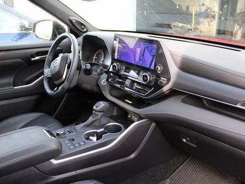 Used 2023 Toyota Highlander XSE image 19