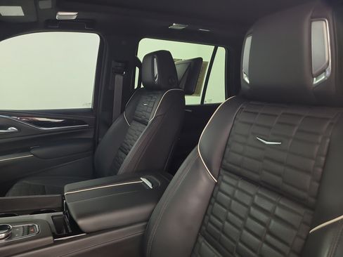 Used 2024 Cadillac Escalade V w/ LPO, ONYX Package AWD/4WD image 26