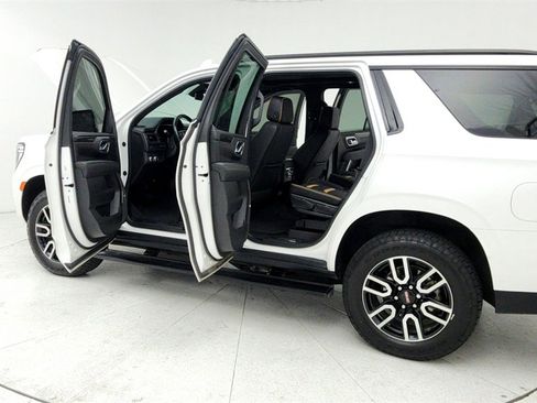 Used 2023 GMC Yukon AT4 w/ Technology Package image 11