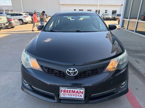 Used 2012 Toyota Camry SE FWD image 3