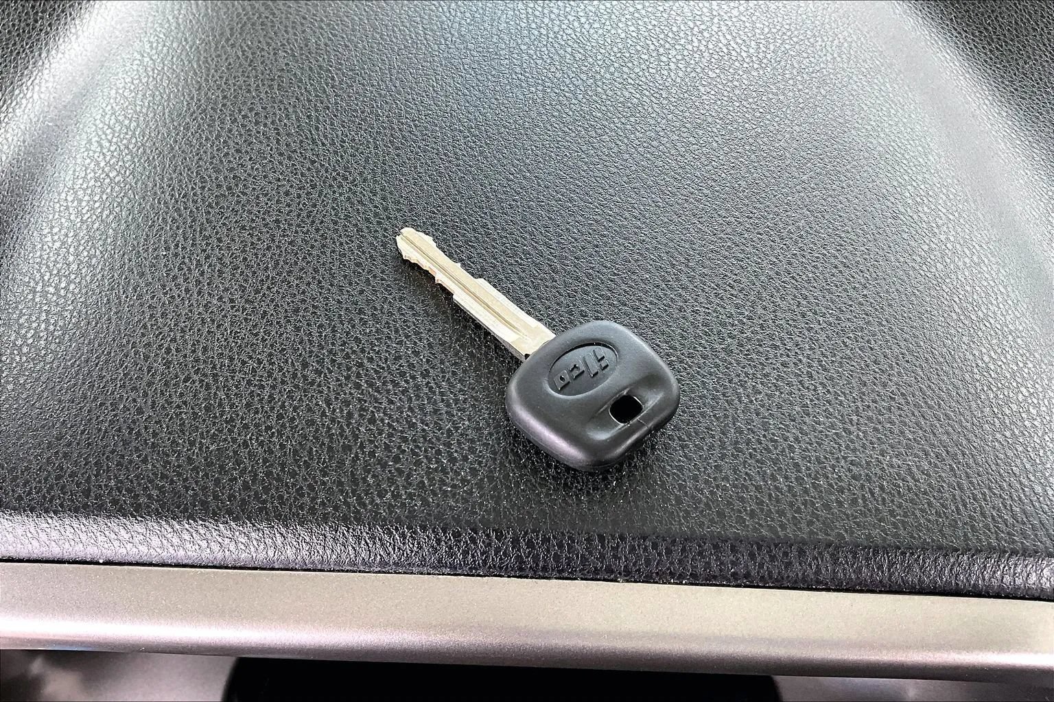 Used 2018 Toyota RAV4 LE w/ All Weather Liner Package FWD image 31