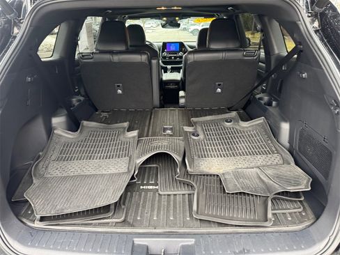 Used 2023 Toyota Highlander XSE image 16