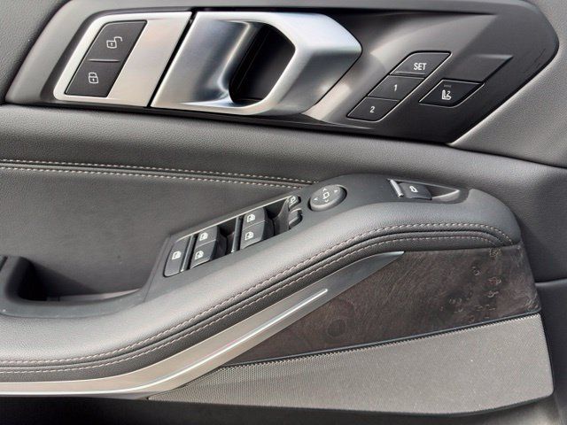 Used 2026 BMW X5 xDrive50e AWD/4WD image 12