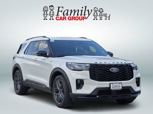 Used 2025 Ford Explorer ST-Line w/ Premium Package RWD image 2