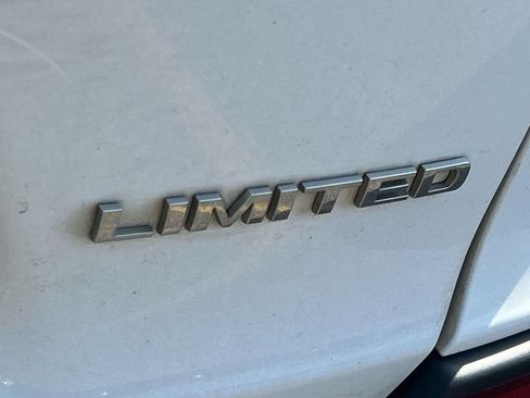 Used 2019 Jeep Cherokee Limited FWD image 10