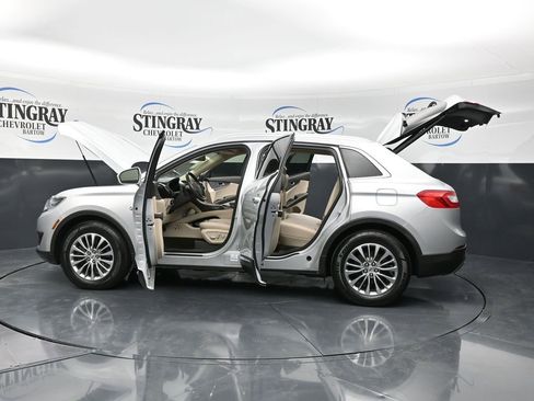 Used 2018 Lincoln MKX Select w/ Select Plus Package image 28