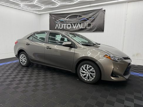Used 2018 Toyota Corolla LE FWD image 2