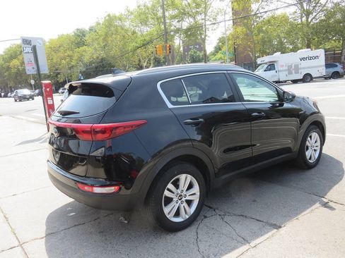 Used 2019 Kia Sportage LX w/ LX Popular Package AWD/4WD image 4