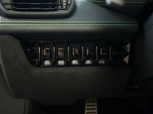 Used 2023 Lamborghini Huracan EVO RWD image 17