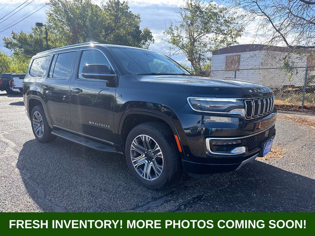 Used 2024 Jeep Wagoneer Series II w/ Flexible Seating Group RWD image 1
