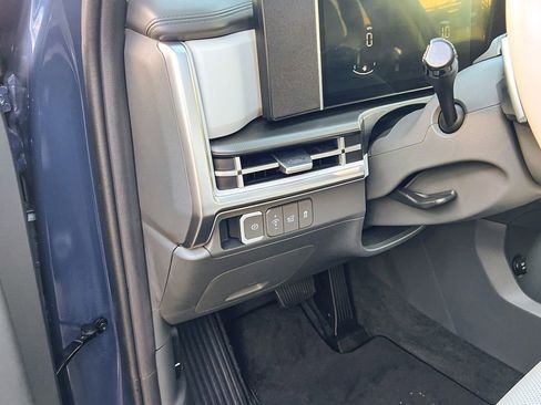 Certified 2025 Hyundai Santa Fe SEL image 10