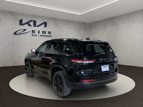 Used 2022 Jeep Grand Cherokee Altitude image 4