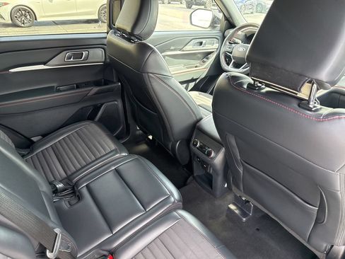 Used 2025 Ford Explorer ST-Line w/ ST-Line Street Pack AWD/4WD image 28