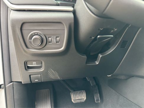 Used 2025 Jeep Grand Cherokee Laredo RWD image 22