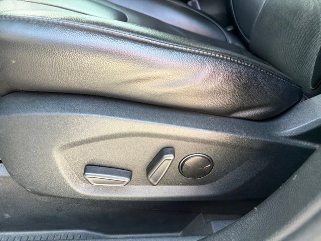 Used 2022 Ford Edge Titanium w/ Equipment Group 301A AWD/4WD image 20