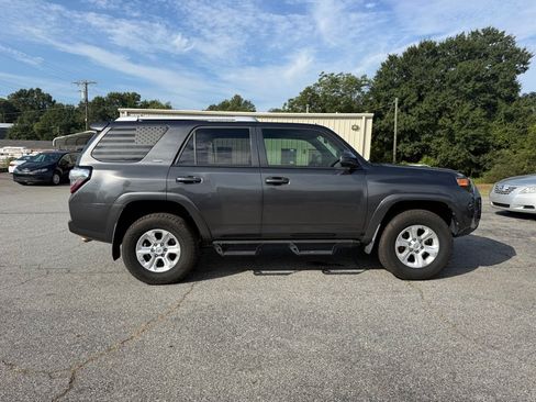 Used 2015 Toyota 4Runner SR5 AWD/4WD image 8