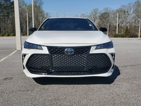 Used 2020 Toyota Avalon XSE image 2