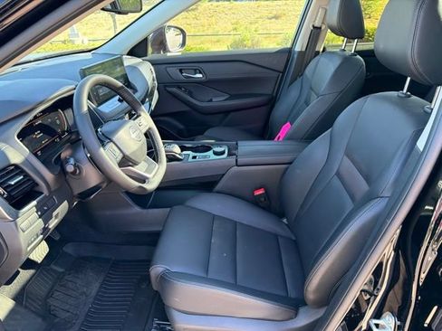 Certified 2025 Nissan Rogue SL w/ Tech Package AWD/4WD image 17