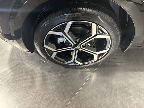 Certified 2025 Kia Niro SX Touring image 10