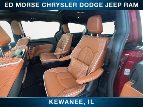 New 2026 Chrysler Pacifica Pinnacle image 13