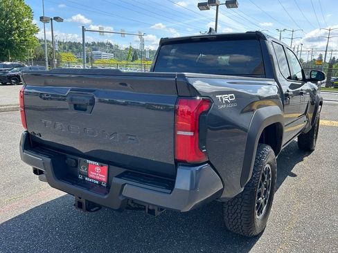 Certified 2025 Toyota Tacoma TRD Off-Road AWD/4WD image 5