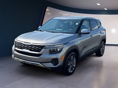 Used 2023 Kia Seltos LX AWD/4WD image 1