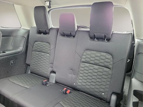 Used 2025 Nissan Pathfinder S AWD/4WD image 9