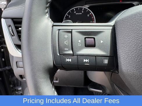 Used 2025 Nissan Rogue SV AWD/4WD image 13