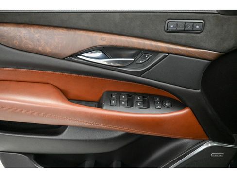 Used 2020 Cadillac Escalade Luxury image 33