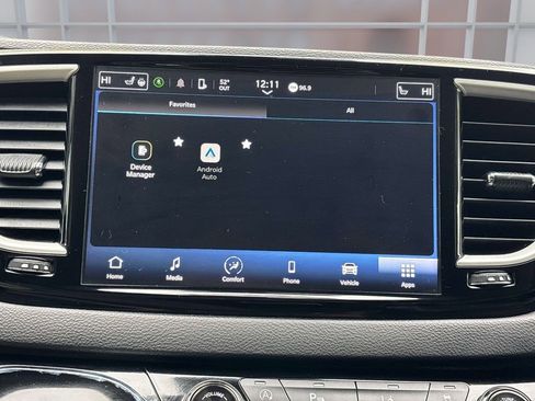 Used 2023 Chrysler Pacifica Touring-L FWD image 32