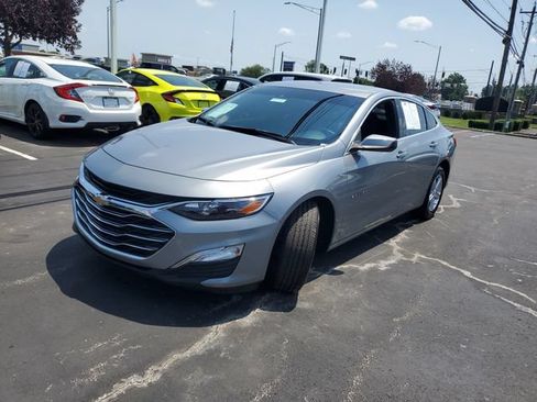 Used 2025 Chevrolet Malibu LS FWD image 2