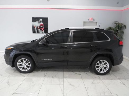 Used 2016 Jeep Cherokee Latitude w/ Comfort/Convenience Group FWD image 6