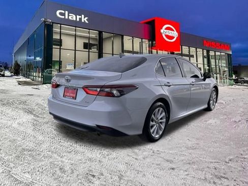 Used 2022 Toyota Camry LE image 7